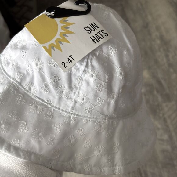 Toddler Sun Hat Summer Beach Hat with Strap Outdoor White Eyelet Bucket Hat 2-4T - Picture 1 of 6